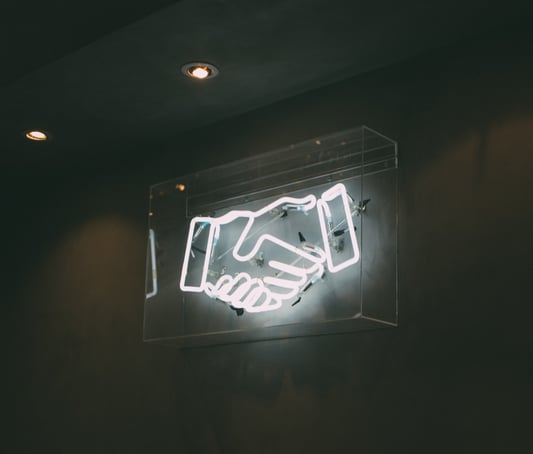 charlesdeluvio-AT5vuPoi8vc-unsplash